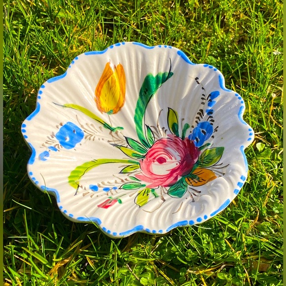 Vintage Italian Renaissance Revival Hand Painted Pottery Scalloped Catch-All - Picture 4 of 4